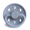 FRIGG Kaučukový Cumlík MOON PHASE Powder Blue 7184 - Image 2